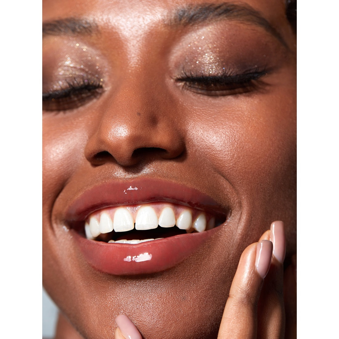 SHEGLAM Pout-Perfect Shine Voluminizador de labios-555 Beso sepia